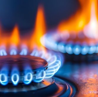 Brûleurs de gazinière aux flammes bleues et oranges, diagnostic gaz
